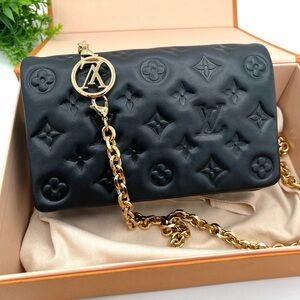 ❗️SOLD❗️Louis Vuitton coussin embossed lambskin shoulder bag ❤️microchip